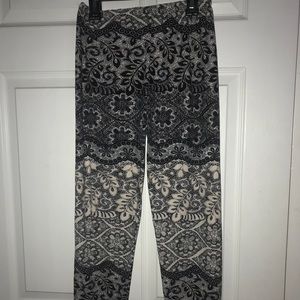 Black and off white printed leggings!